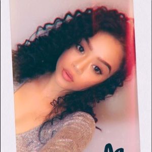 Meet your Posher, Alejandra